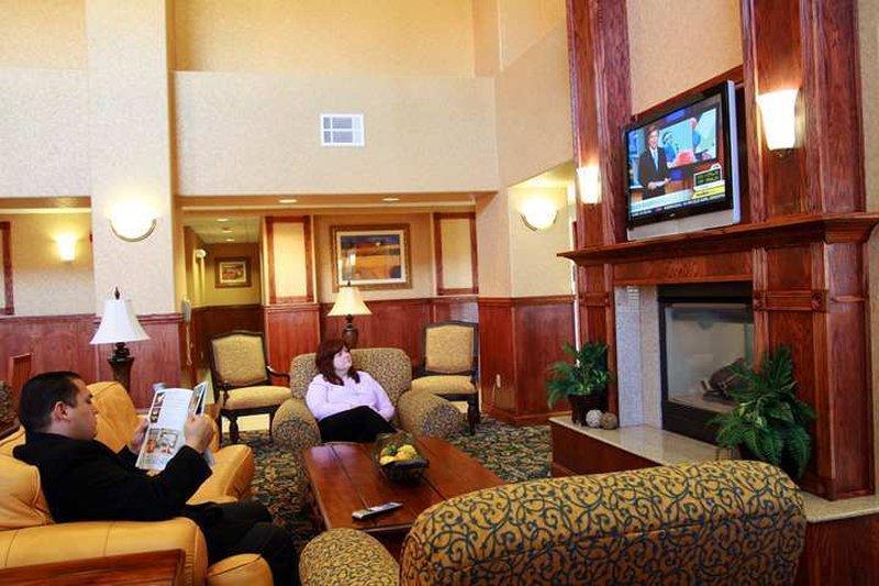 Hampton Inn & Suites Палмдейл Экстерьер фото