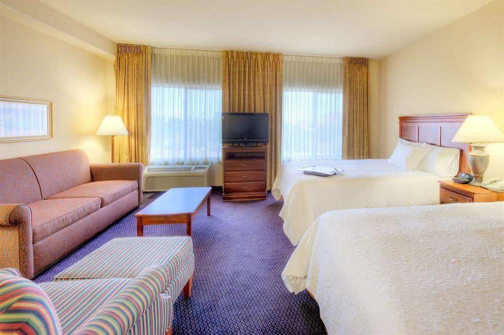Hampton Inn & Suites Палмдейл Экстерьер фото