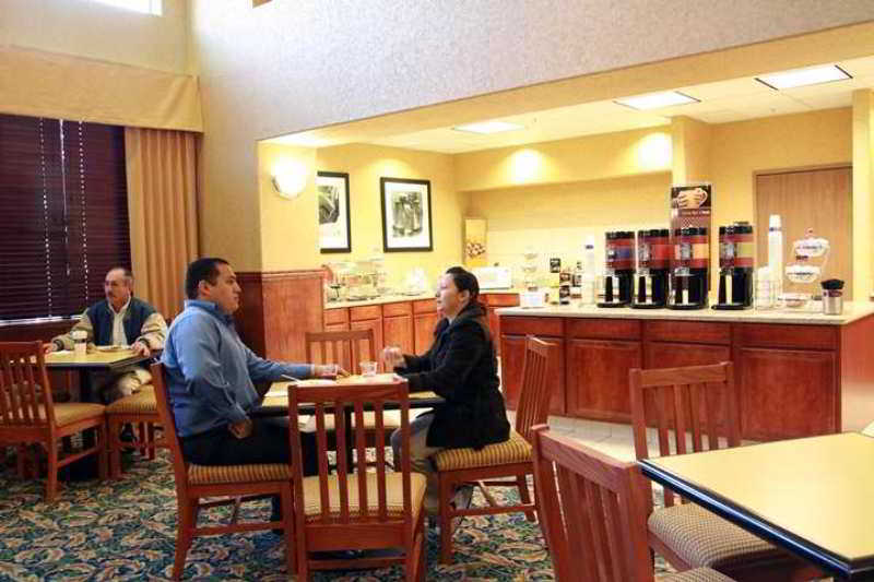 Hampton Inn & Suites Палмдейл Ресторан фото